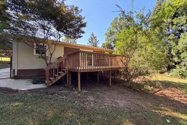 Photo 5 of 18 of 4305 Dawnwood Dr, Gastonia, NC