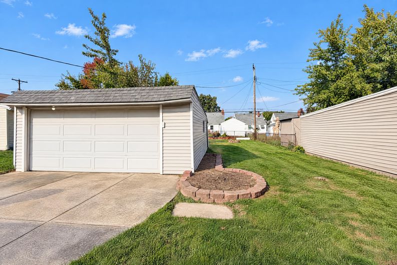 Photo 17 of 21 of 2606 Grovewood Ave, Cleveland, OH