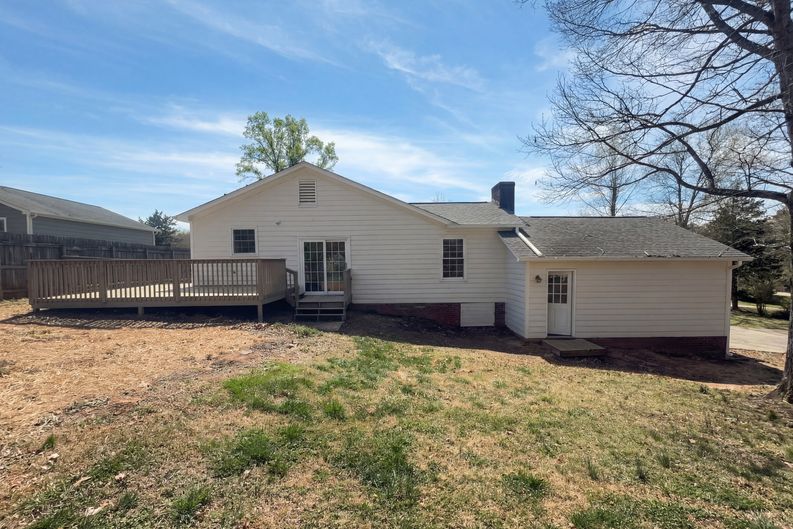 Photo 5 of 19 of 1495 S Peace Haven Rd, Clemmons, NC
