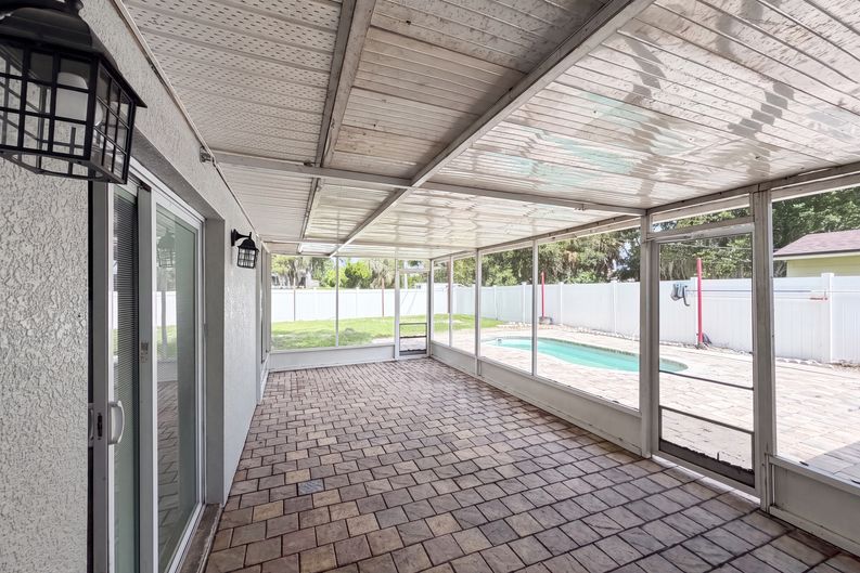 Photo 17 of 18 of 1823 Lori Ln W, Lakeland, FL