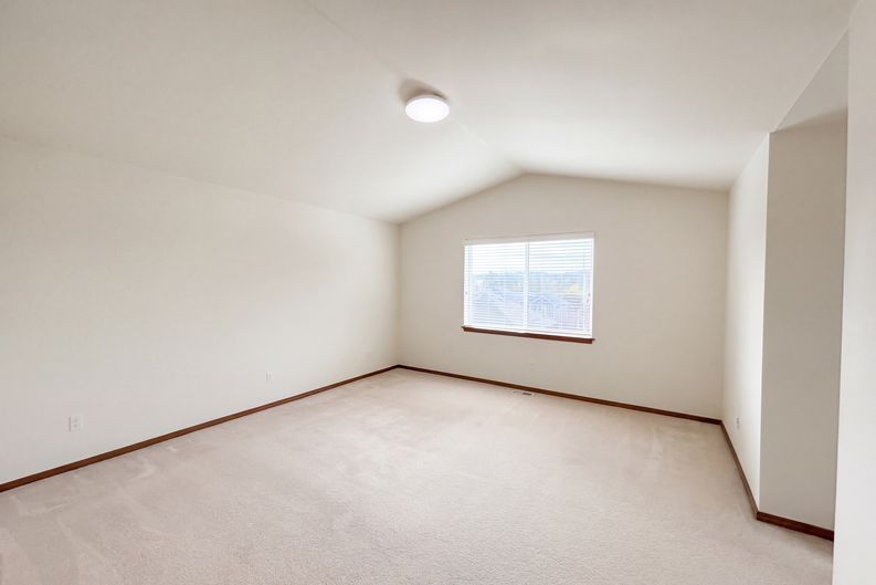 Photo 13 of 32 of 7629 NE 201st Pl, Kenmore, WA
