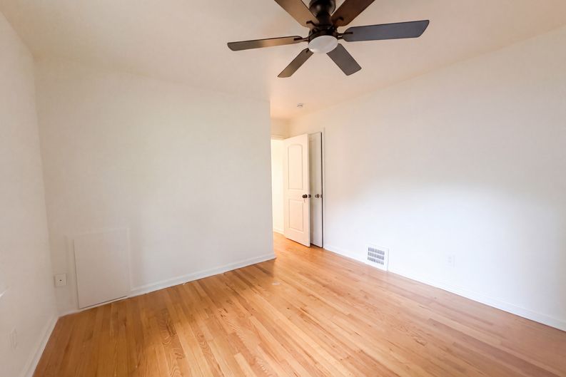 Photo 10 of 22 of 5419 Roe Blvd, Roeland Park, KS
