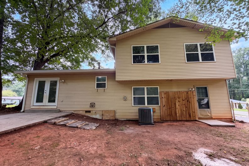 Photo 5 of 25 of 3691 Lavilla Dr, Powder Springs, GA
