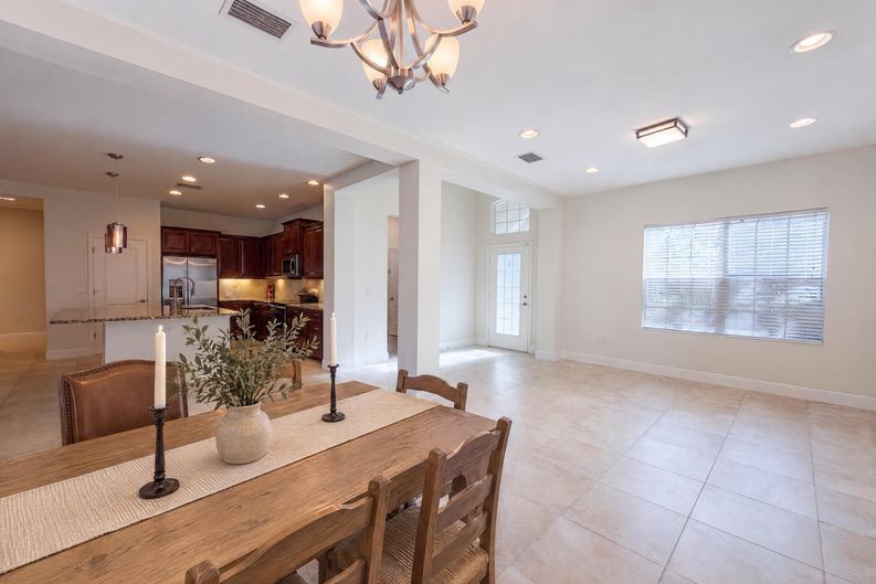 Photo 10 of 47 of 1416 Hickory View Cir, Parrish, FL