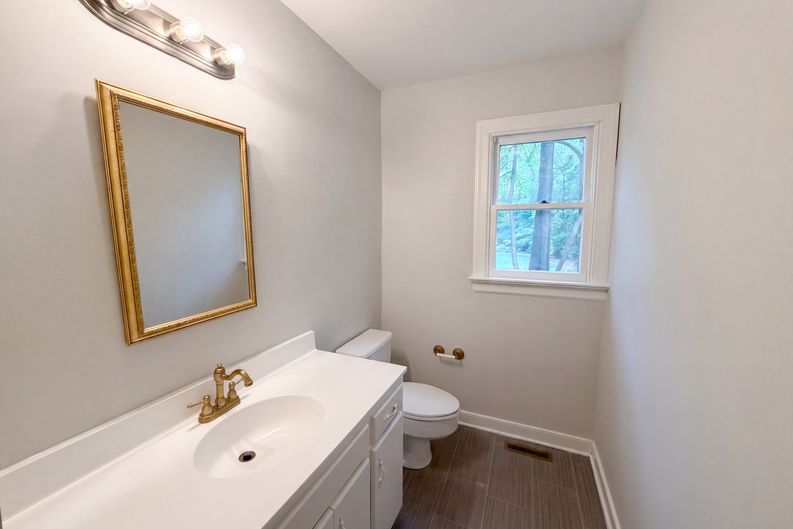 Photo 16 of 21 of 5517 W Bay Ct, Midlothian, VA
