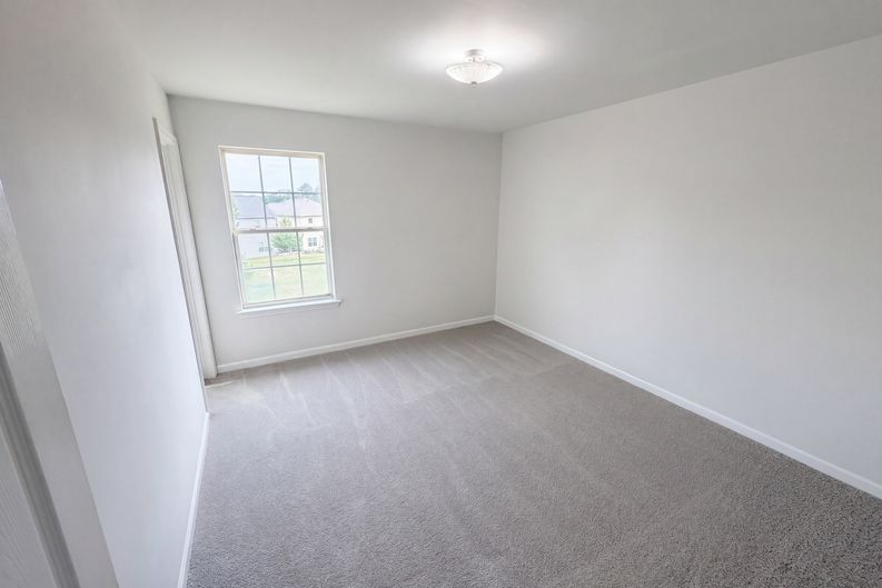 Photo 4 of 21 of 6126 Hickory Lane Dr, Union City, GA