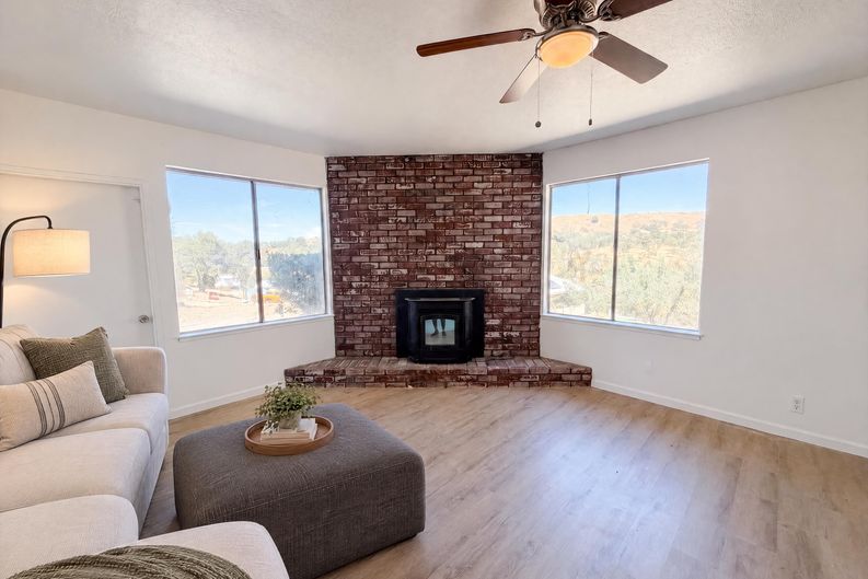Photo 10 of 29 of 6041 Thornicroft Dr, Valley Springs, CA
