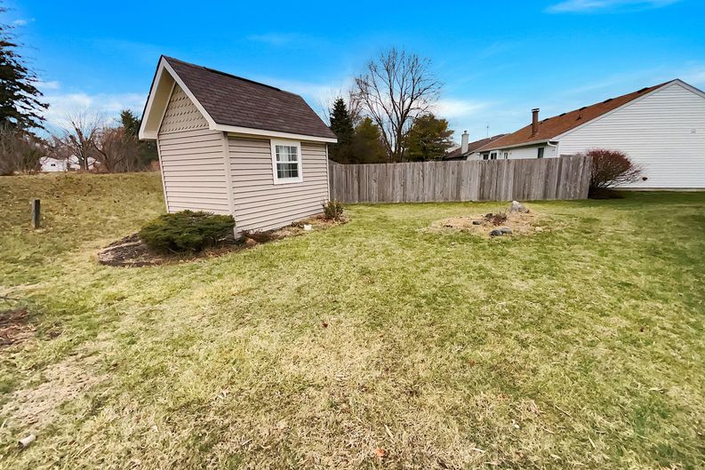 Photo 21 of 24 of 6614 Sparrowood Dr, Indianapolis, IN
