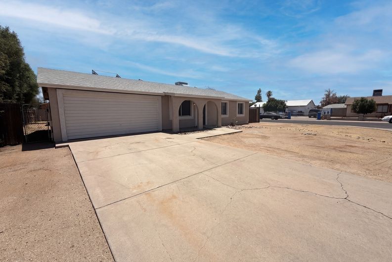 Photo 16 of 19 of 2831 N 70th Dr, Phoenix, AZ