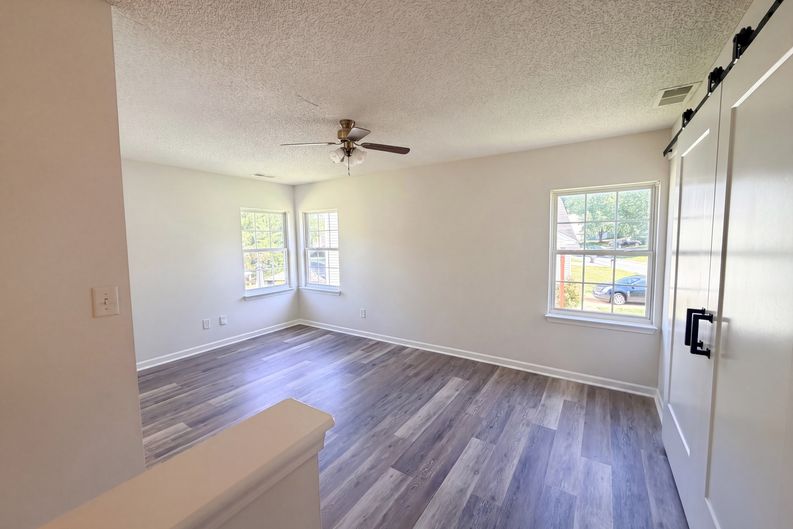 Photo 9 of 18 of 6032 Briggs Dr, Charlotte, NC