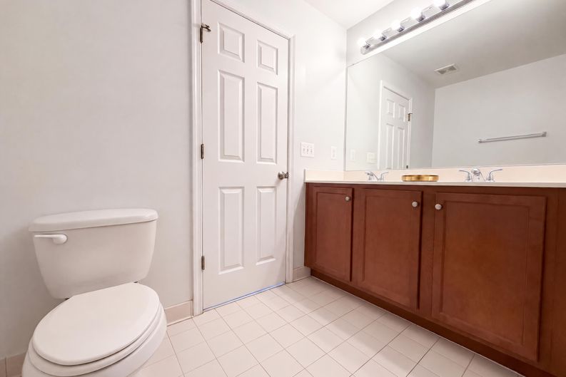 Photo 16 of 25 of 15613 John Diskin Cir, Woodbridge, VA