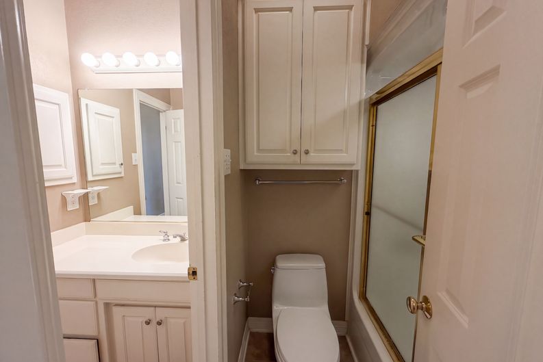 Photo 19 of 29 of 619 Edgewood Ln, Red Oak, TX