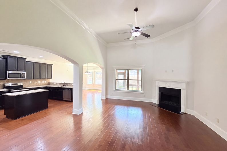 Photo 3 of 24 of 115 Birchwood Ct, Loganville, GA
