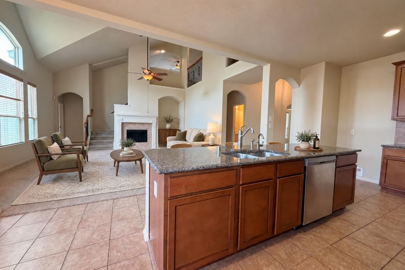 Photo 9 of 25 of 4710 Autumn Pine Ln, Houston, TX