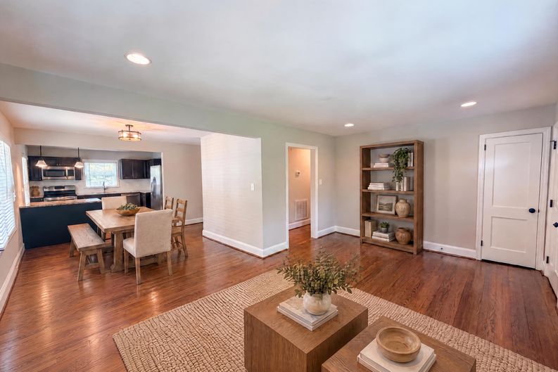 Photo 8 of 17 of 1712 N Roxboro St, Durham, NC
