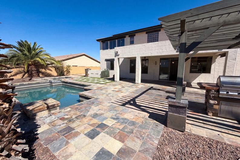 Photo 5 of 35 of 17645 W Hale Bopp Dr, Goodyear, AZ