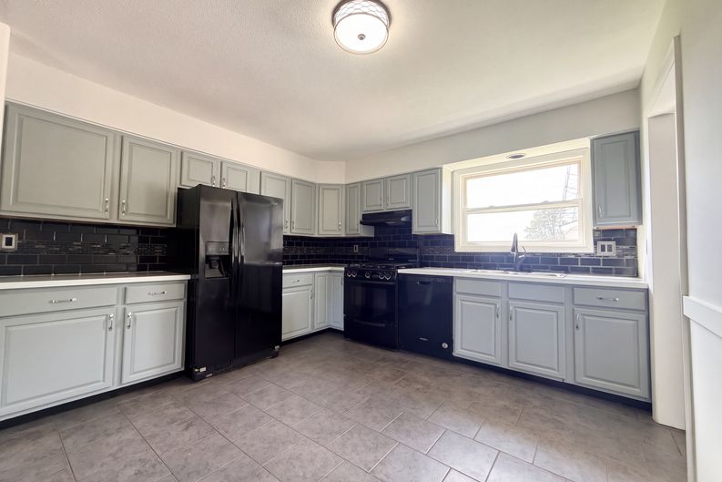 Photo 9 of 28 of 10820 Jackson St, Van Buren Township, MI