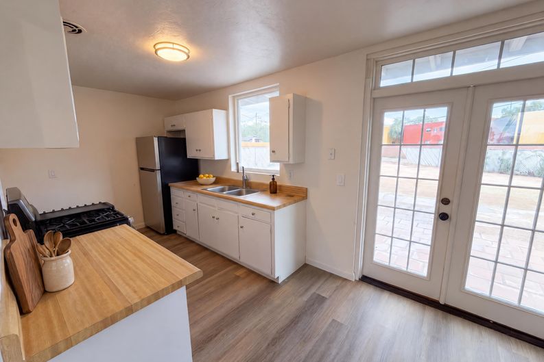 Photo 7 of 57 of 4252 E Sylvane Dr, Tucson, AZ