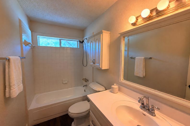Photo 16 of 21 of 2405 Waterloo Ln, Mesquite, TX