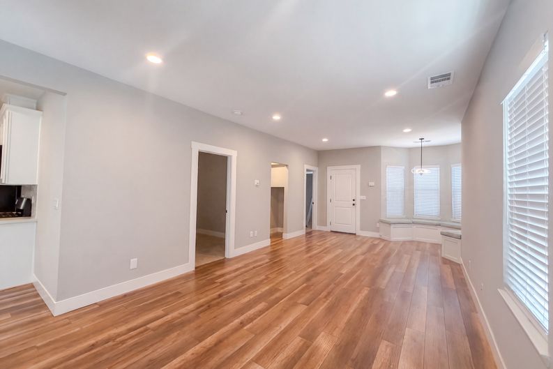 Photo 8 of 41 of 3210 San Jose Way, Sacramento, CA
