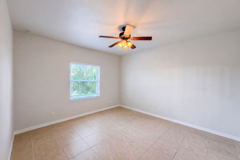 Photo 4 of 21 of 419 Hammerstone Ave, Haines City, FL