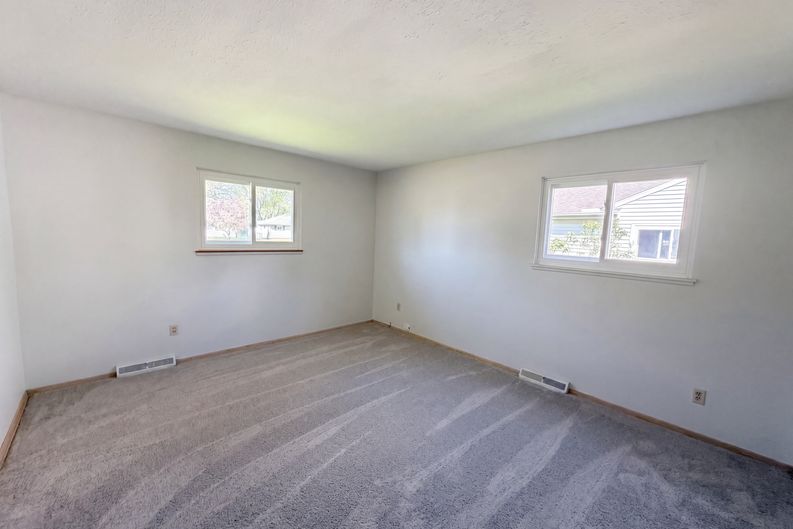 Photo 10 of 24 of 5444 Kenbridge Dr, Cleveland, OH