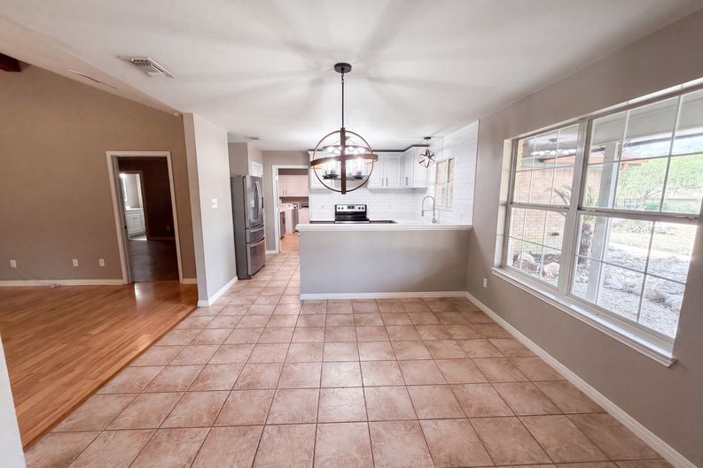 Photo 7 of 23 of 1356 Timberwood Trl, New Braunfels, TX
