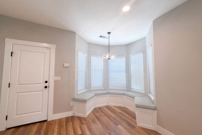 Photo 6 of 41 of 3210 San Jose Way, Sacramento, CA