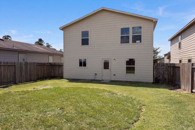 Photo 5 of 25 of 10335 Dawson Hill Ln, Houston, TX
