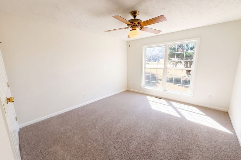 Photo 8 of 21 of 6140 Steve Scarlett Pl, La Vergne, TN