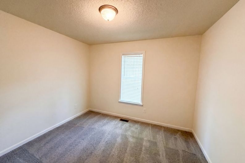 Photo 4 of 19 of 470 Kinsman Ct, Fuquay Varina, NC