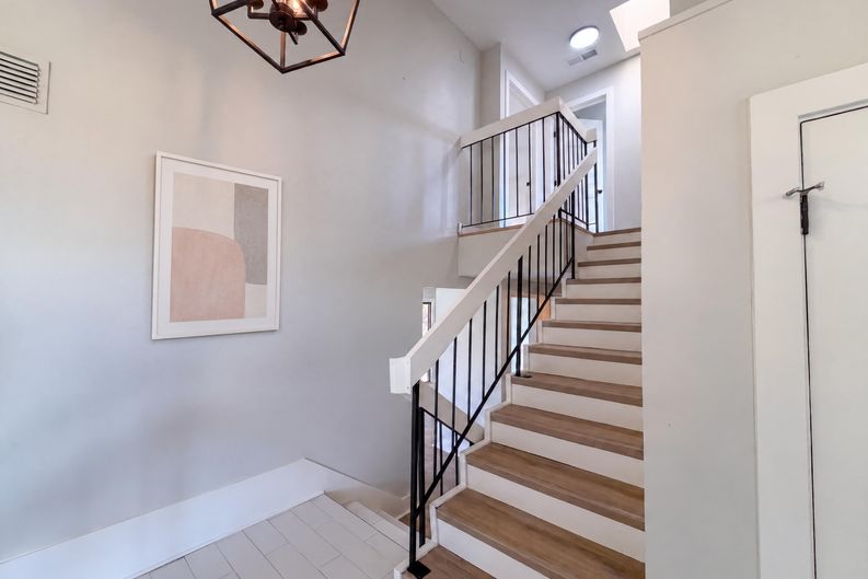 Photo 12 of 46 of 6005 La Castana Way, Sacramento, CA