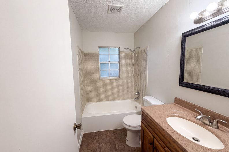 Photo 6 of 22 of 5750 NW 55th Ave, Ocala, FL