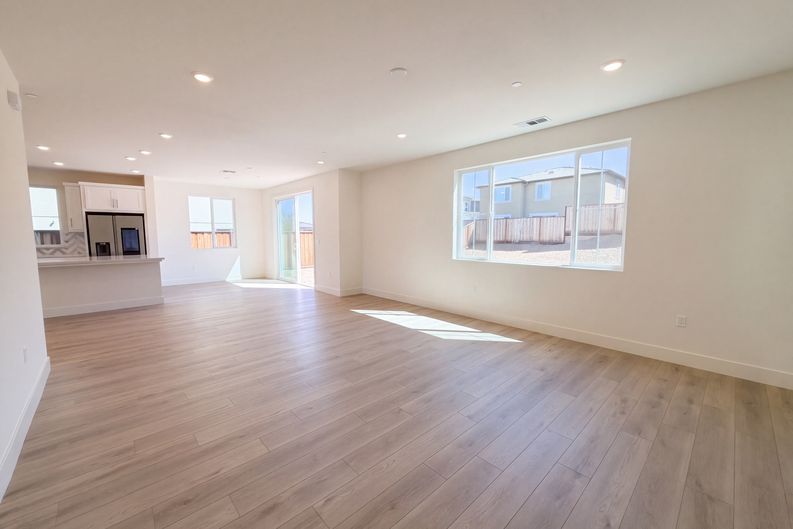 Photo 3 of 15 of 5440 Ironwood Ave, Tracy, CA