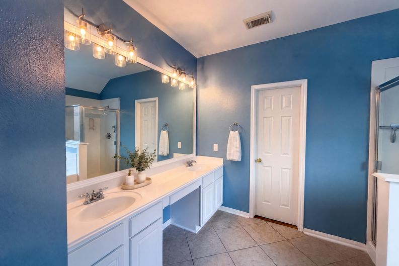 Photo 23 of 41 of 11810 White Water Bay Dr, Pearland, TX