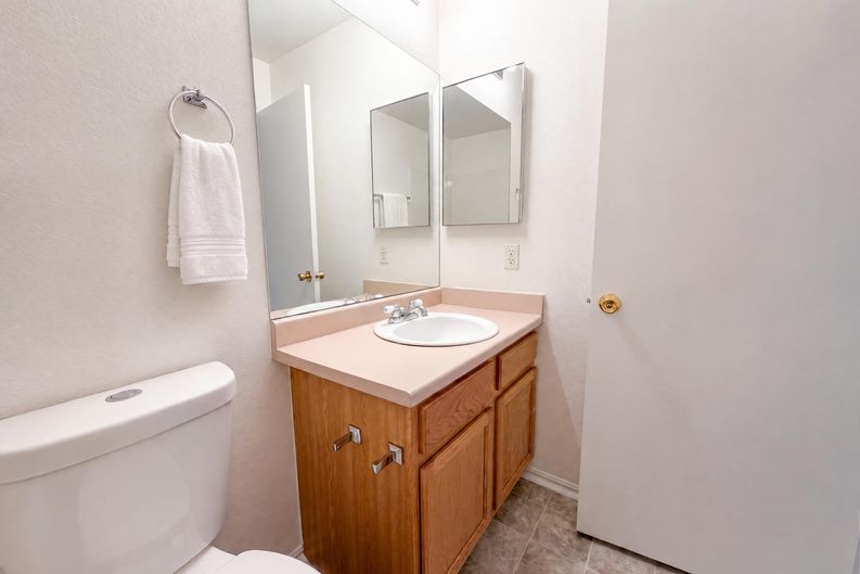 Photo 17 of 29 of 18959 E Linvale Pl, Aurora, CO