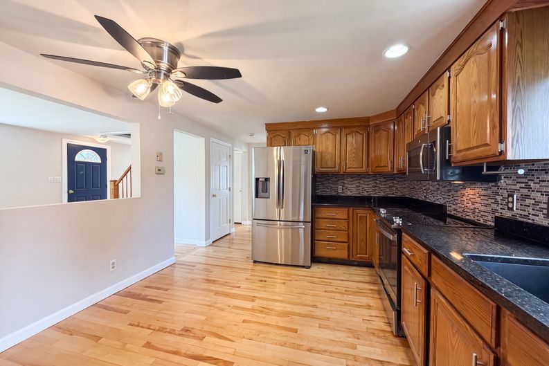 Photo 8 of 37 of 4 MacArthur Cir, Peabody, MA
