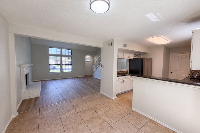 Photo 8 of 27 of 4300 Windwillow Ct, Fort Worth, TX