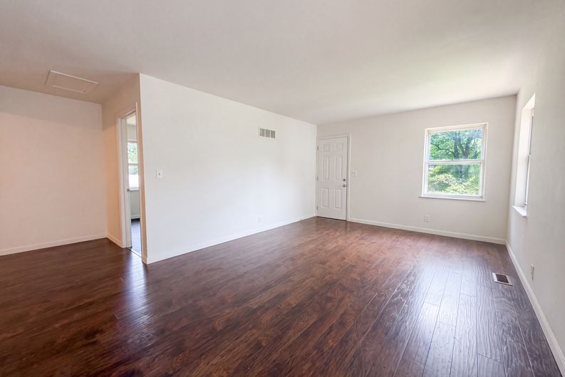 Photo 8 of 18 of 8606 Vasel Ave, Saint Louis, MO