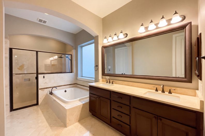Photo 14 of 27 of 31403 Imperial Bluff Ct, Spring, TX