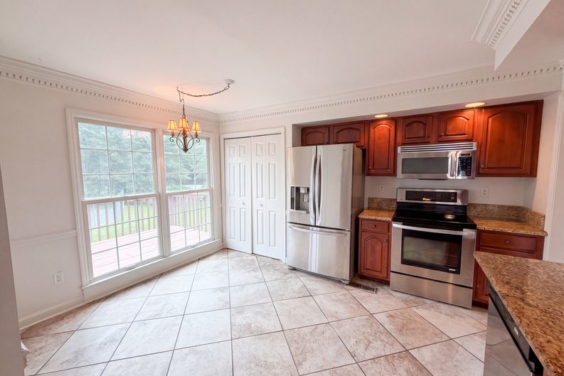 Photo 7 of 33 of 8542 Oxford Dr, Knoxville, TN