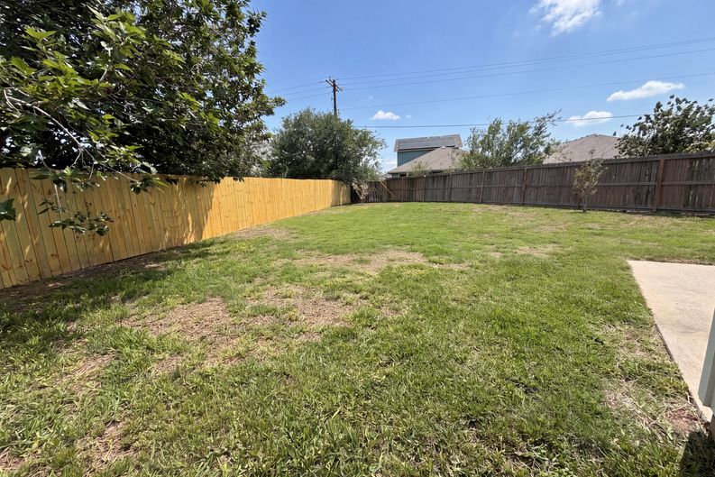 Photo 14 of 16 of 1706 Barlow Trl, Corpus Christi, TX