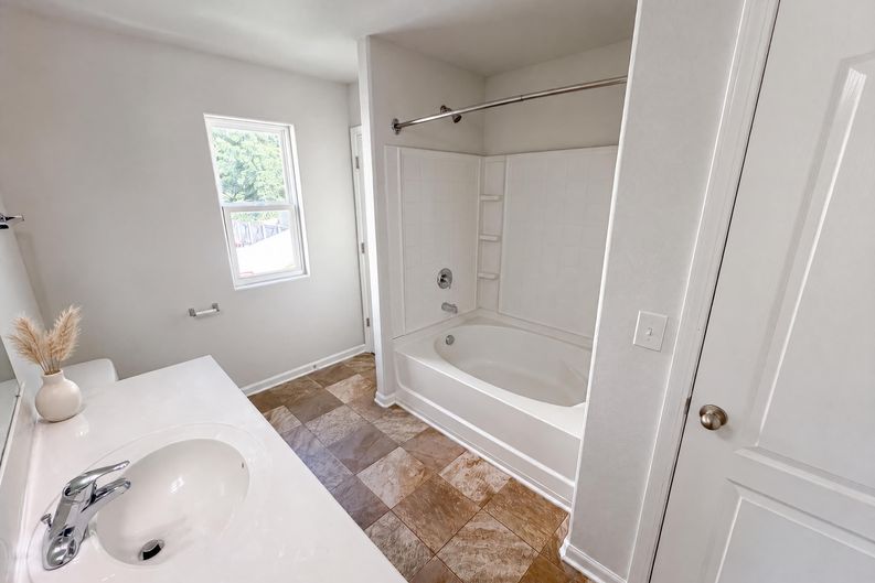 Photo 13 of 21 of 8222 Gabon Ct, Charlotte, NC