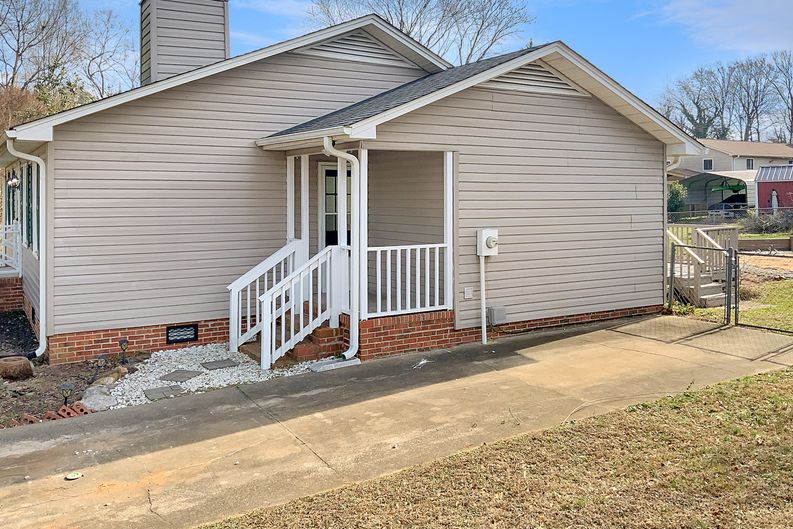 Photo 8 of 16 of 3 Timber Creek Ct, Taylors, SC