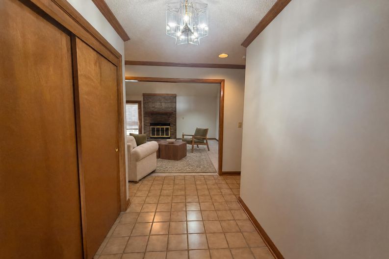 Photo 7 of 51 of 165 Juniper Ave, Westerville, OH
