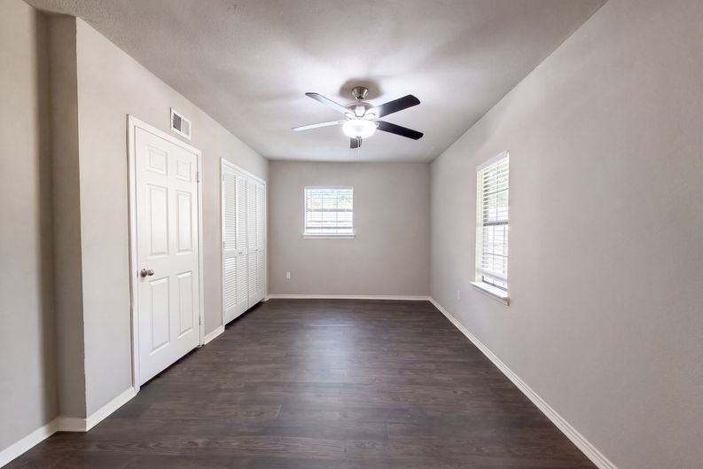 Photo 9 of 20 of 330 E Coral Way, Grand Prairie, TX