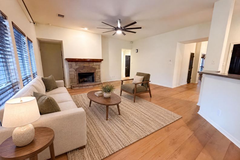 Photo 4 of 22 of 13804 Long Shadow Dr, Manor, TX