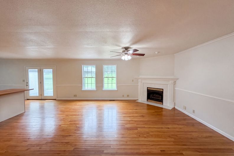 Photo 19 of 37 of 3146 Lora Dr, Maryville, TN