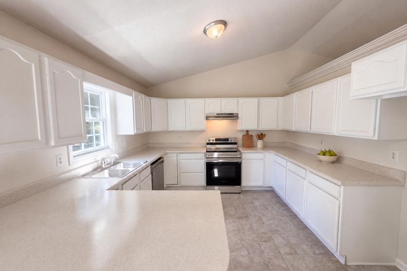 Photo 6 of 31 of 8507 Deer Path Ct, Stokesdale, NC