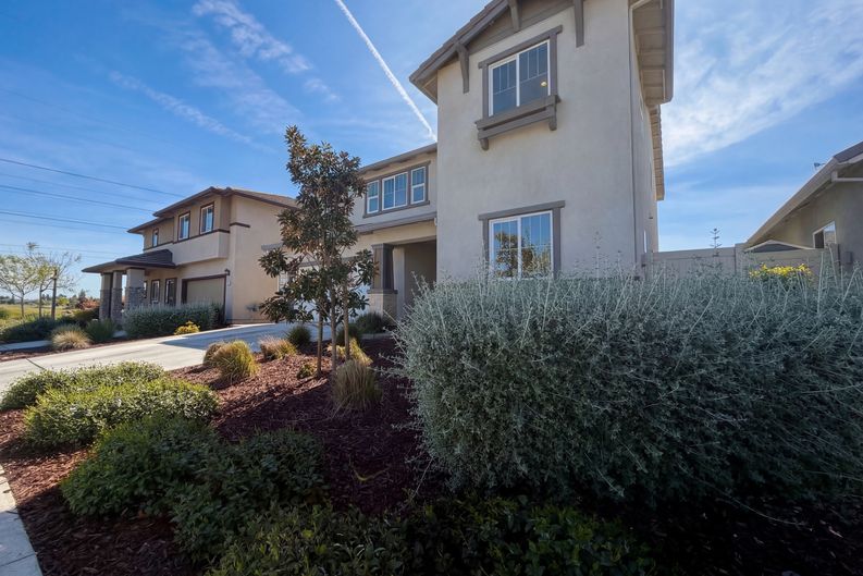 Photo 7 of 46 of 1176 Willow Hill Ave, Sacramento, CA